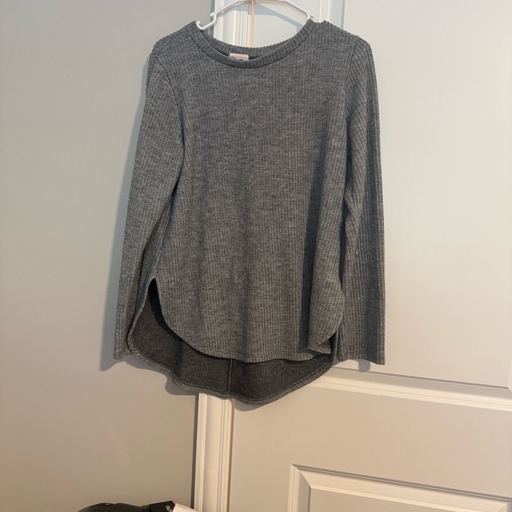 Gray Ribbed Knit Maternity Top - Picture 6 of 6